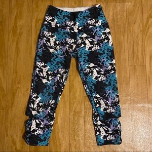 Ruby Ribbon Criss cross camo Capri leggings